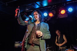 Concert de Tyla's Dogs d'Amour a la sala Razzmatazz III <p>Tyla's Dogs D'Amour</p><p>F: Xavier Mercadé</p>